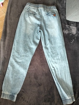 Spodnie, cienkie jasno jeansowe. Regular. Rozmiar 152. 