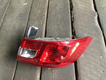 CLIO IV LAMPA TYLNA PRAWA 265502631R