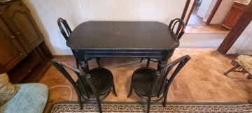 Stół (przedwojenny) z czterema krzesłami