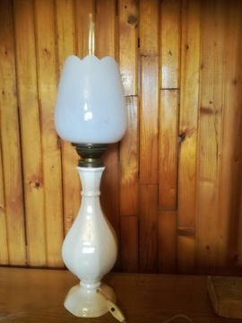 Lampa elektryczna na wzór naftowej 