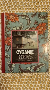 Mirga, Mróz "Cyganie. Odmienność i nietolerancja"