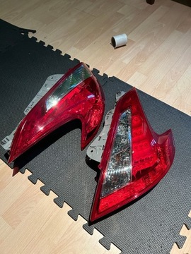 NISSAN 370Z LAMPY REFLEKTORY TYLNE PRAWA I LEWA