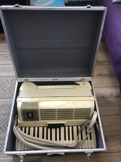 Akordeon Silvertone 120 bas