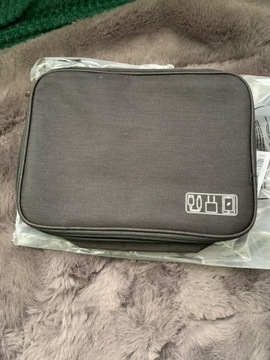 Pokrowiec, etui na kable, ładowarki, tablet