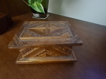 Drewniana szkatułka z lusterkiem