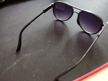 Okulary przeciwsłoneczne czarne unisex prawie nowe