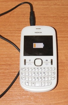 Stary Telefon GSM Nokia 200 słaba bateria 