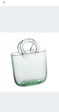 Szklany wazon w kształcie torebki