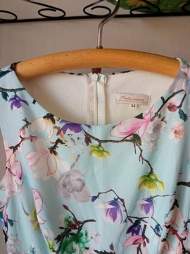 Sukienka z printem w magnolie XS