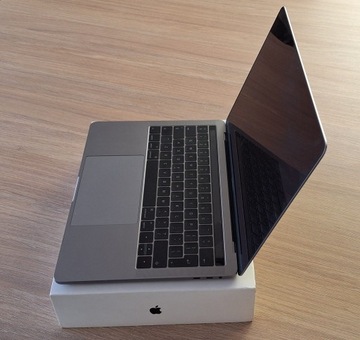 13-calowy MacbookPro, Intel Core i5 4 MB/256 GB