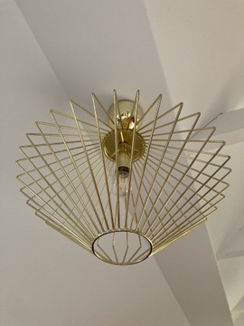 Złota metalowa lampa