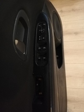 Bok wewnętrzny drzwi z elektryką Honda  HRV2015