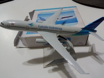 Model samolotu Boeing 777 Garuda Indonezja 