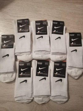 Białe skarpety Nike