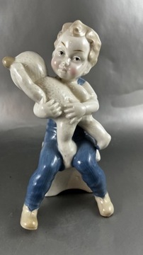 Porcelanowa figurka chłopca z misiem 