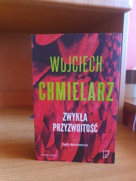 Zwykła przyzwoitość - Wojciech Chmielarz