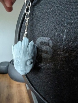 Brelok głowa Groot Marvel wydrukowany z szarej żywicy do pomalowania