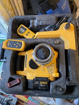 Niwelator DEWALT DW077 cały komplet w walizce