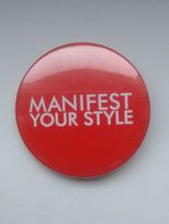 Przypinka czerwona pin Manifest your style