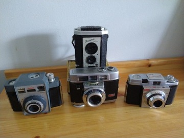 Cztery stare aparaty Kodak