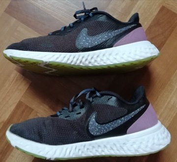 r. 40 NIKE REVOLUTION 5 S E damskie do biegania