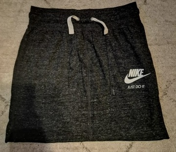 Szara sportowa spódniczka mini Nike z kieszeniami