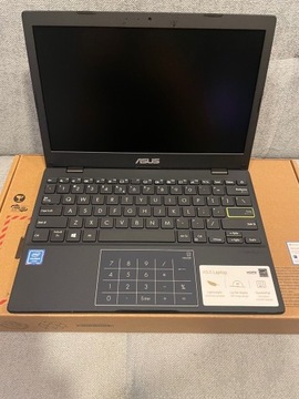 Laptop ASUS E210M