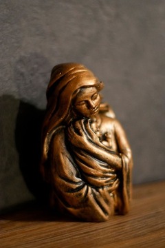 Rzeźba z gipsu, Matka z Dzieciątkiem wys. 11,5 cm