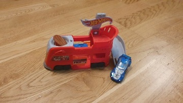 Tor Odjazdowa restauracja Hot Wheels z autkiem