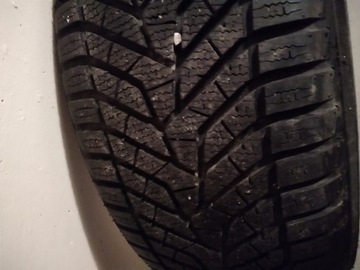 Opona zimowa  pojedyncza  Yokohama  215/55 R 17