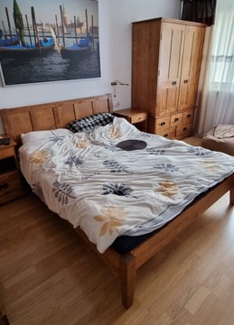 Nowoczesna drewniana sypialnia