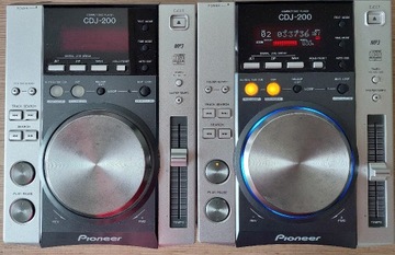 2 X Pioneer CDJ 200