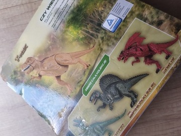 Figurka dinozaur z dźwiękiem 15cm 