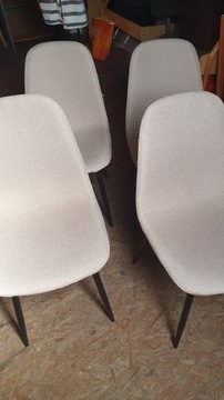 4 beżowe krzesła skandynawskie z pokrowcami / bez