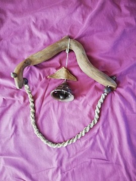 pamiątka regionalna góralski dzwonek ceramiczny na gałęzi ze sznurkiem
