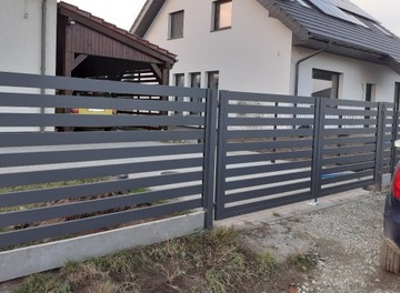 Brama wjazdowa dwuskrzydłowa (aluminium+stal+RAL)