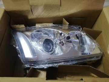 Lampa Przednia Toyota Avensis T25 Prawa 