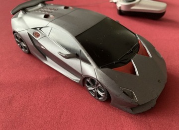 RC Lamborghini Sesto Elemento 1:24 na pilota