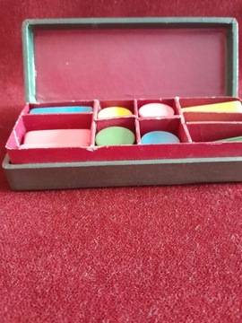 Stare pudełko z żetonami do gry