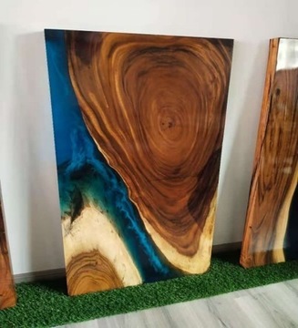 Stół drewniany z żywicą epoksydową