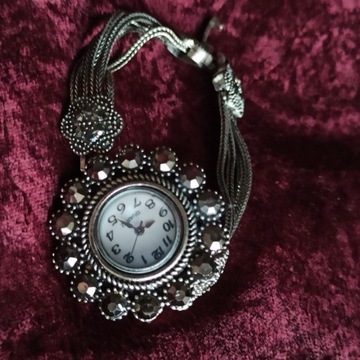 Zegarek kwarcowy damski biżuteryjny z markazytami  styl retro vintage