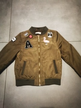 Kurtka bomberka bomber H&M khaki 134 naszywki. 