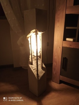 Lampa z betonu nietuzinkowa