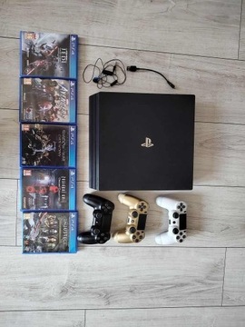 Konsola PlayStation 4 pro  trzy pady