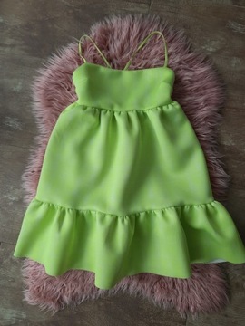 Zielona rozkloszowana sukienka mini z falbanka 