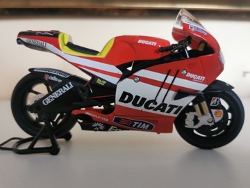 Model Ducati 46 Valentino Rossi 