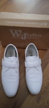 Białe buty na komunię dla chłopca r 33