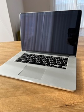 MacBook Pro 15 Retina 2015 15,4 " i7/16/256