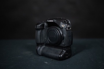 Panasonic LUMIX GH4R + grip