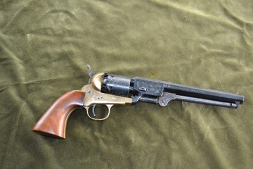 Rewolwer - replika broni przed 1885 r.
